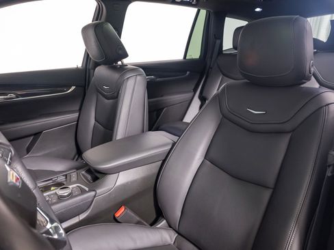 Used 2024 Cadillac XT6 Sport w/ Technology Package image 20