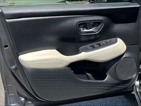 Used 2025 Honda HR-V LX image 17
