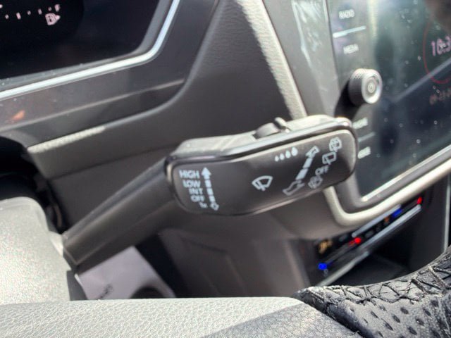 Used 2022 Volkswagen Tiguan SE R-Line AWD/4WD image 26