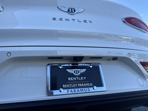 Used 2022 Bentley Bentayga image 27