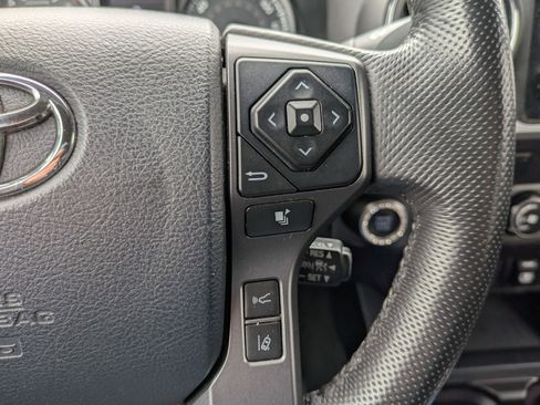 Used 2019 Toyota Tacoma TRD Sport image 16