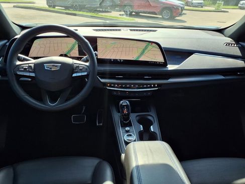 Used 2024 Cadillac XT4 Sport FWD image 9