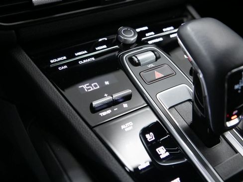 Certified 2023 Porsche Cayenne Platinum Edition image 22