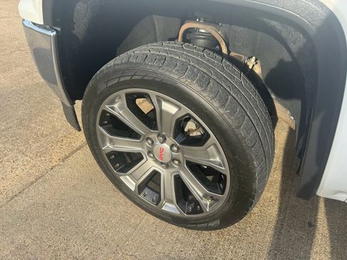 Used 2018 GMC Sierra 1500 SLT w/ SLT Preferred Package image 9