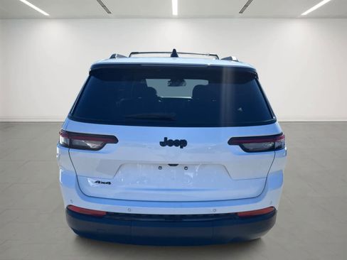 Used 2023 Jeep Grand Cherokee L Laredo image 5