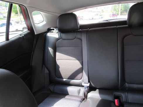 Used 2025 Chevrolet Trax LT FWD image 8