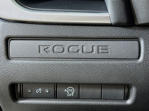 Used 2024 Nissan Rogue S AWD/4WD image 17