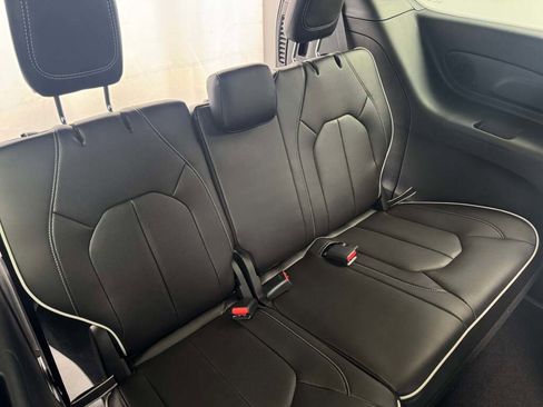 New 2026 Chrysler Pacifica Limited image 38