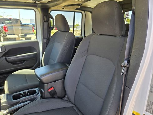 Used 2022 Jeep Gladiator Sport image 14