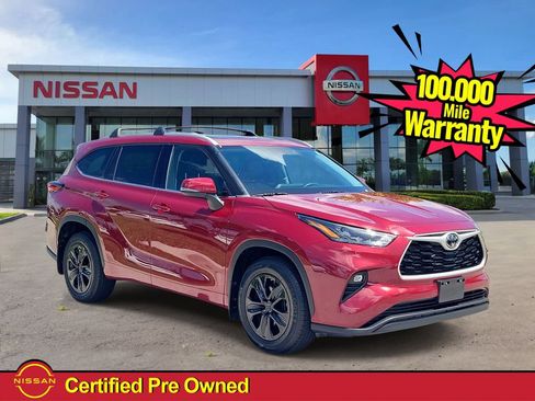 Used 2022 Toyota Highlander XLE AWD/4WD image 1