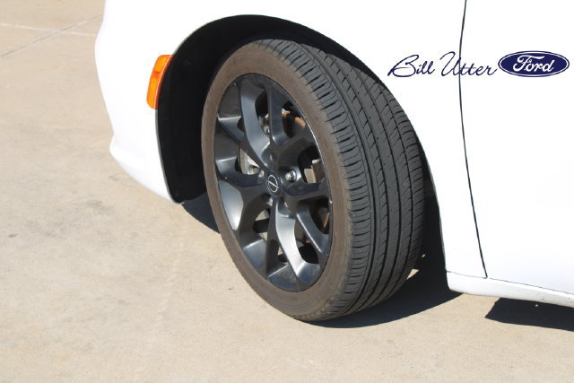 Used 2025 Chrysler Pacifica Limited FWD image 9