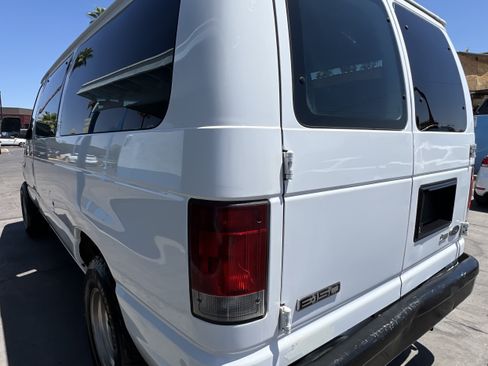Used 2011 Ford E-150 and Econoline 150 Wagon w/ Interior Upgrade Pkg RWD image 6