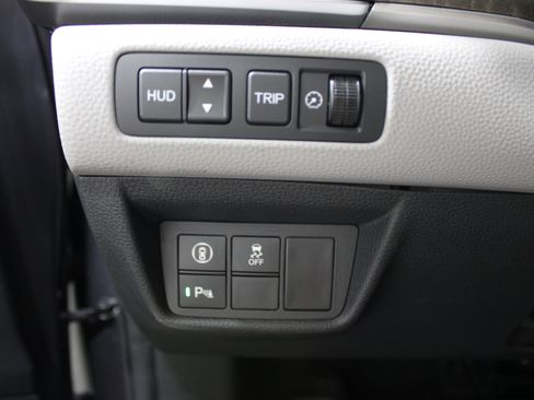 Used 2018 Honda Accord Touring image 8
