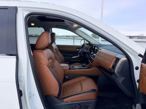 Used 2024 Nissan Pathfinder Platinum w/ Cargo Package image 12