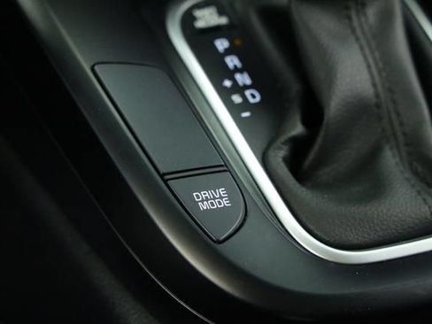 Used 2025 Kia Soul LX w/ LX Technology Package FWD image 21