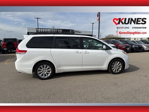 Used 2012 Toyota Sienna XLE image 11