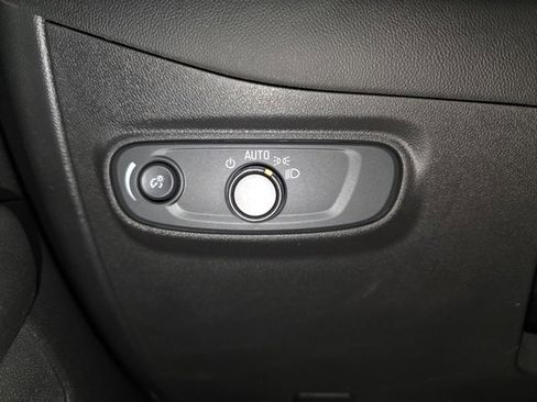 Used 2022 Chevrolet Equinox RS image 18