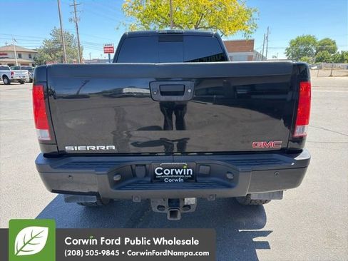 Used 2011 GMC Sierra 2500 Denali w/ Suspension Package, Off-Road AWD/4WD image 6