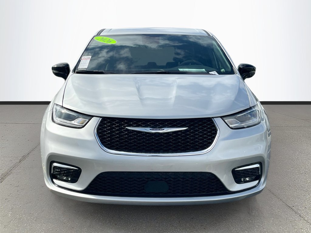 Used 2026 Chrysler Pacifica Select FWD image 2