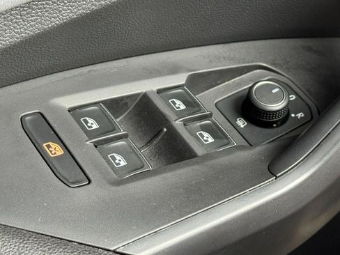 Used 2025 Volkswagen Jetta SE FWD image 25