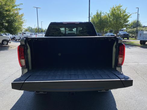 Used 2024 GMC Sierra 1500 Elevation w/ Preferred Package AWD/4WD image 12