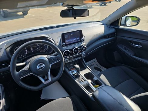 Used 2024 Nissan Sentra SV FWD image 9