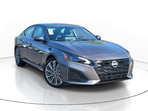 New 2026 Nissan Altima 2.5 SV FWD image 1