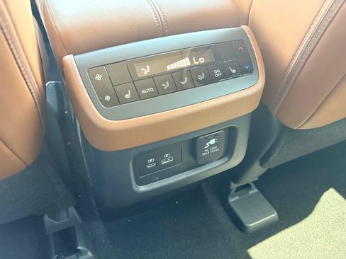 Used 2025 Nissan Pathfinder Platinum w/ Cargo Package AWD/4WD image 30