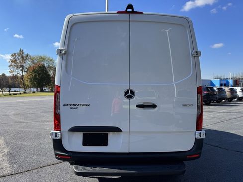 Used 2021 Mercedes-Benz Sprinter 1500 image 6