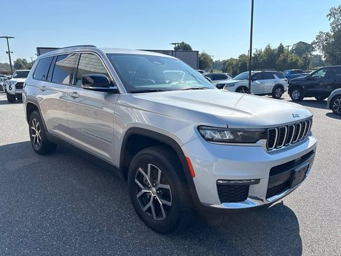 Used 2023 Jeep Grand Cherokee L Limited AWD/4WD image 11