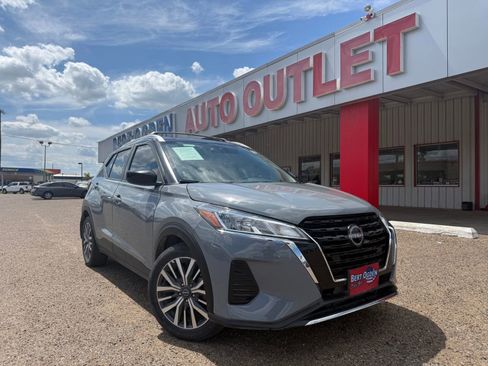 Used 2023 Nissan Kicks SV FWD image 1