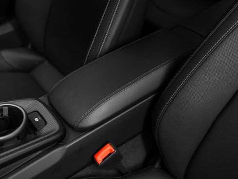 Used 2025 Porsche 911 Carrera w/ Premium Package image 40