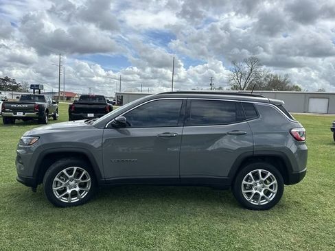 Used 2024 Jeep Compass Latitude AWD/4WD image 15