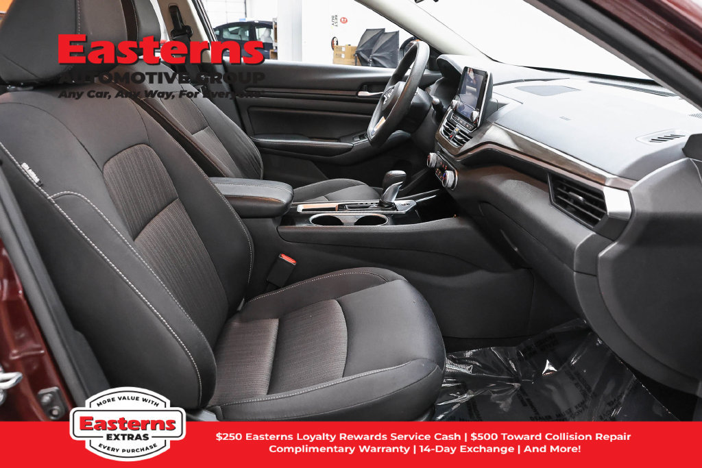 Used 2024 Nissan Altima 2.5 SV FWD image 25
