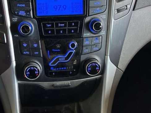 Used 2012 Hyundai Sonata Hybrid w/ Leather Pkg FWD image 4