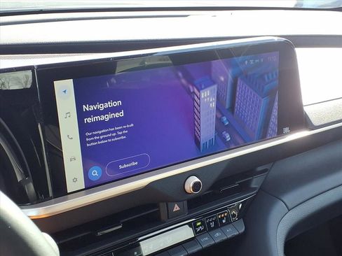 Used 2023 Toyota Crown XLE image 5