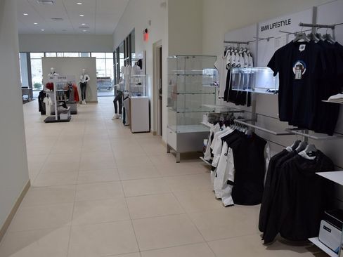 Used 2015 BMW 750Li xDrive image 37