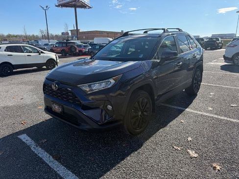 Used 2020 Toyota RAV4 XLE Premium image 4