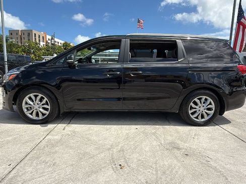Used 2020 Kia Sedona EX FWD image 11