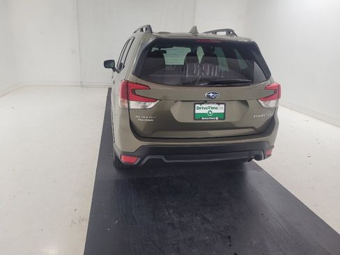 Used 2023 Subaru Forester Premium AWD/4WD image 6
