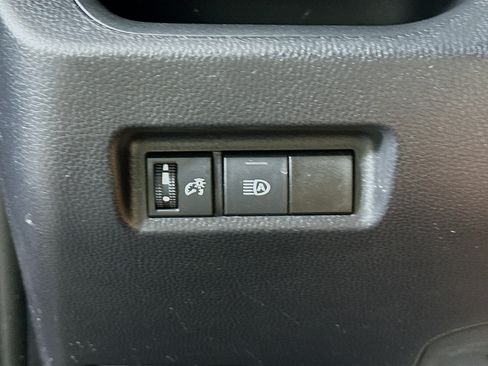 Used 2021 Toyota RAV4 LE FWD image 16