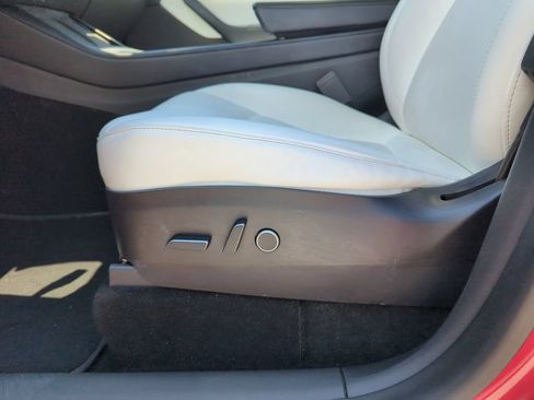 Used 2022 Tesla Model Y Performance AWD/4WD image 13