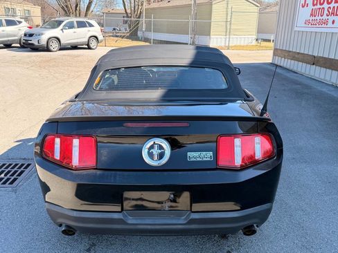 Used 2011 Ford Mustang Convertible image 6