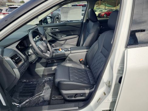 New 2026 Nissan Rogue Platinum image 11