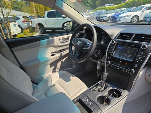 Used 2017 Toyota Camry XLE FWD image 10