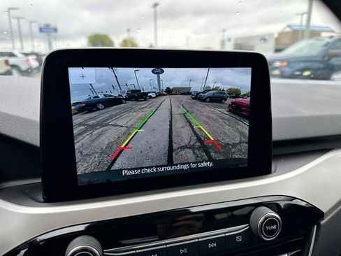 Used 2022 Ford Escape SE image 17