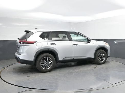 Used 2024 Nissan Rogue S FWD image 2