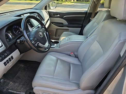 Used 2018 Toyota Highlander Limited Platinum AWD/4WD image 19