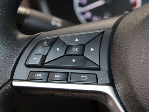 Used 2025 Nissan Sentra SV FWD image 33