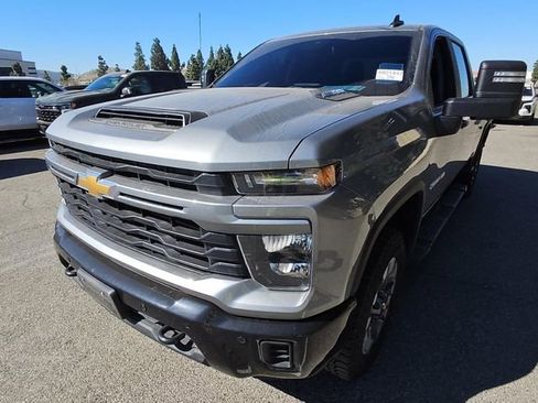 Used 2025 Chevrolet Silverado 2500 Custom w/ Custom Value Package image 3